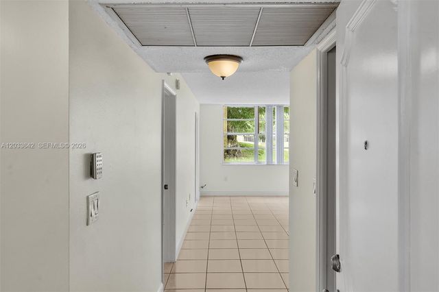 9410 Tangerine Place 105, Davie, FL 33324