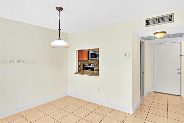 9410 Tangerine Place 105, Davie, FL 33324
