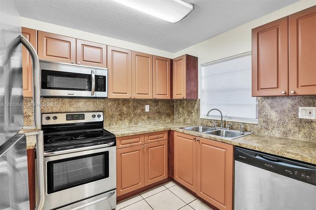 9410 Tangerine Place 105, Davie, FL 33324