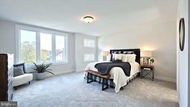 2238 S AUTUMN CHASE DR, Mechanicsburg, PA 17055