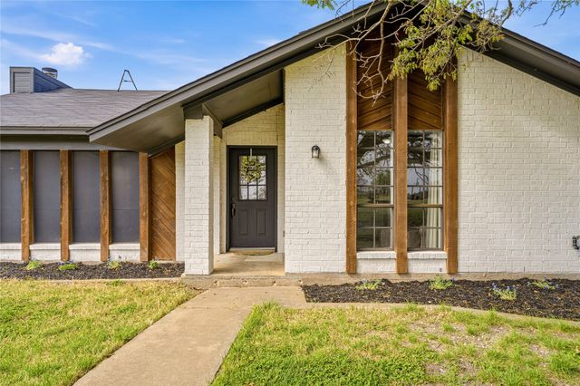 2566 Southwinds Drive, Lorena, TX 76655