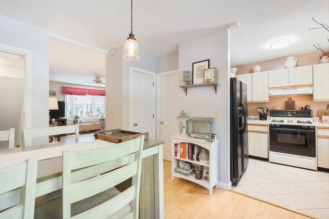 3 Summerville Rd 3, Foxboro, MA 02035