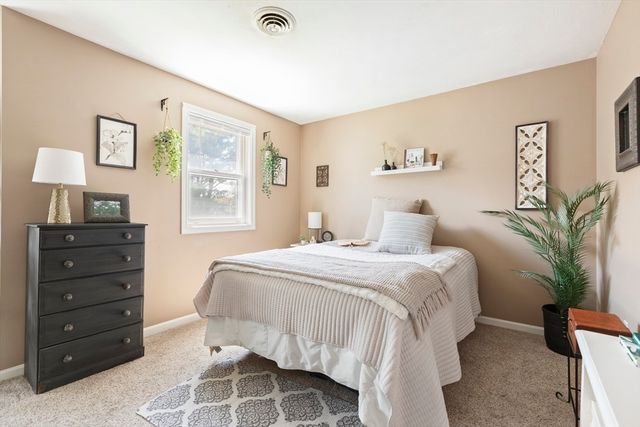 3 Summerville Rd 3, Foxboro, MA 02035