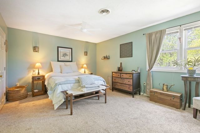 3 Summerville Rd 3, Foxboro, MA 02035
