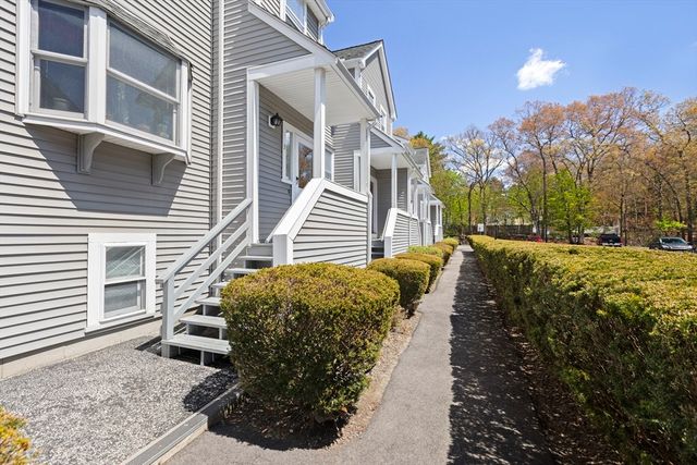 3 Summerville Rd 3, Foxboro, MA 02035