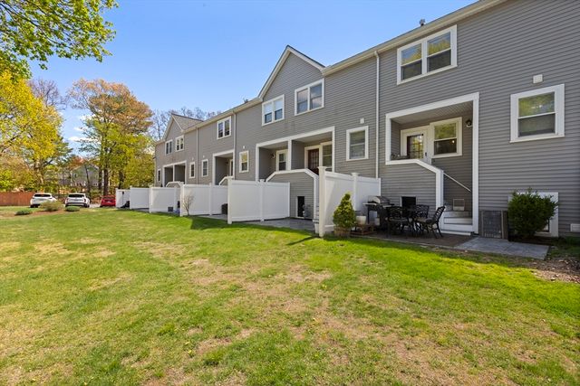 3 Summerville Rd 3, Foxboro, MA 02035