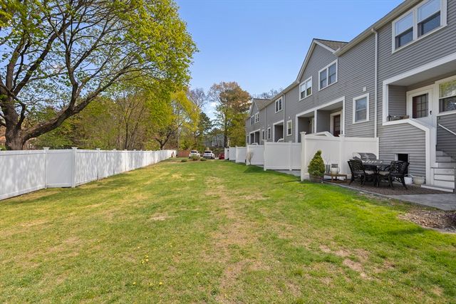 3 Summerville Rd 3, Foxboro, MA 02035