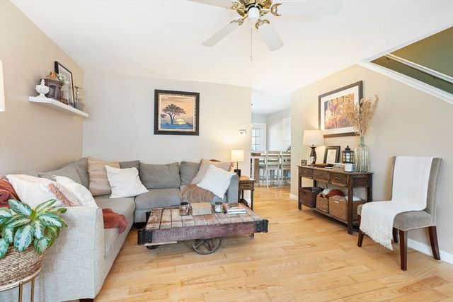 3 Summerville Rd 3, Foxboro, MA 02035