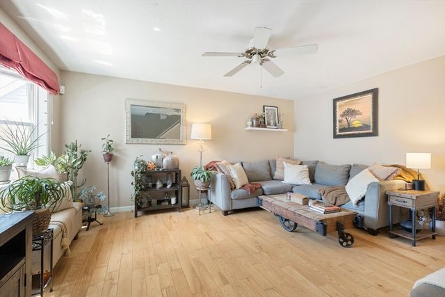3 Summerville Rd 3, Foxboro, MA 02035
