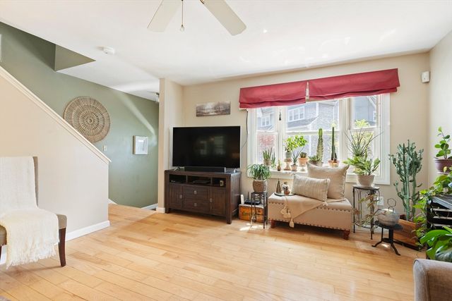 3 Summerville Rd 3, Foxboro, MA 02035