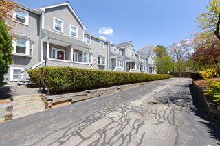 3 Summerville Rd 3, Foxboro, MA 02035