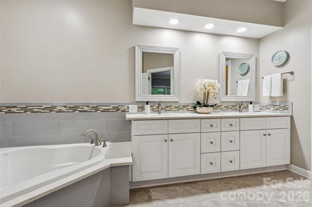 5529 Fairvista Drive, Charlotte, NC 28269