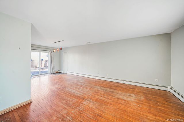 75 Oakcrest Avenue, Farmingville, NY 11738