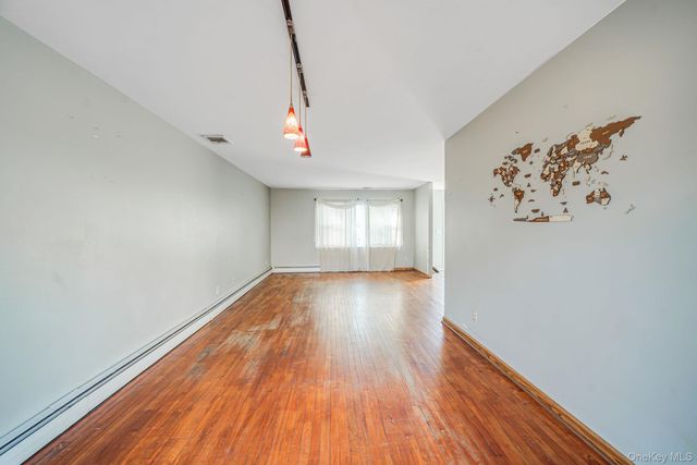 75 Oakcrest Avenue, Farmingville, NY 11738