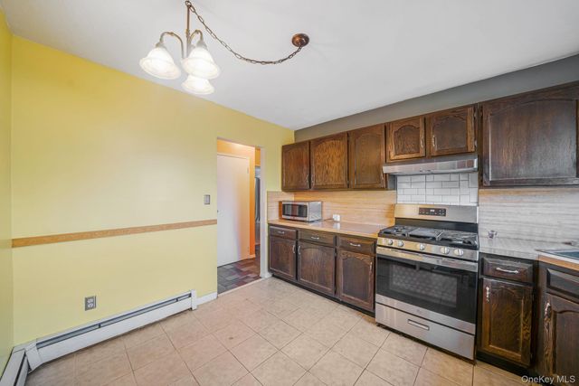 75 Oakcrest Avenue, Farmingville, NY 11738