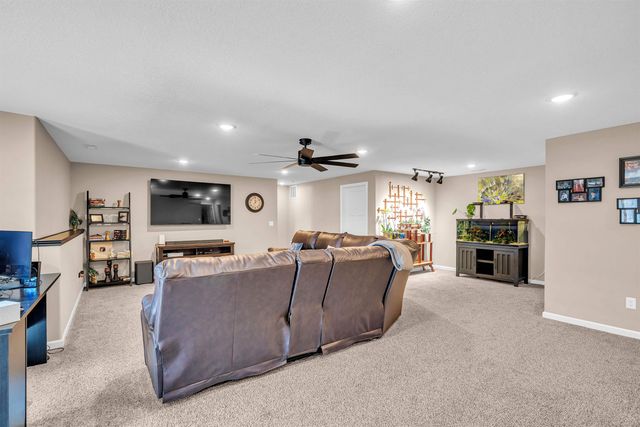 2516 Spring Meadows Ct, Derby, KS 67037