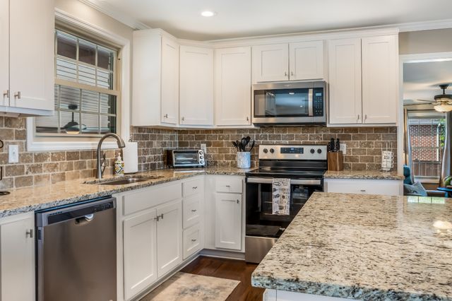 133 Clearview Cir, Hendersonville, TN 37075