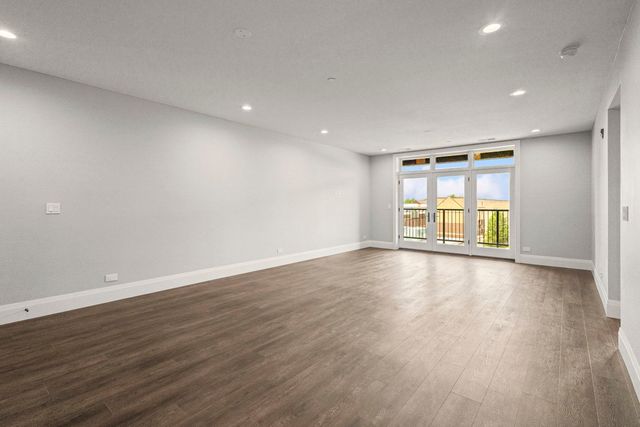 1036 Lake Street 2N, Oak Park, IL 60301