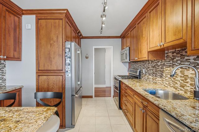 166-25 Powells Cove Boulevard 4M, Beechhurst, NY 11357