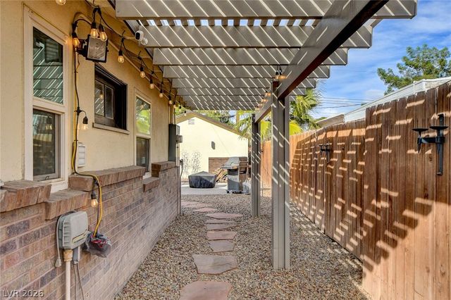 1017 Oakey Boulevard, Las Vegas, NV 89104