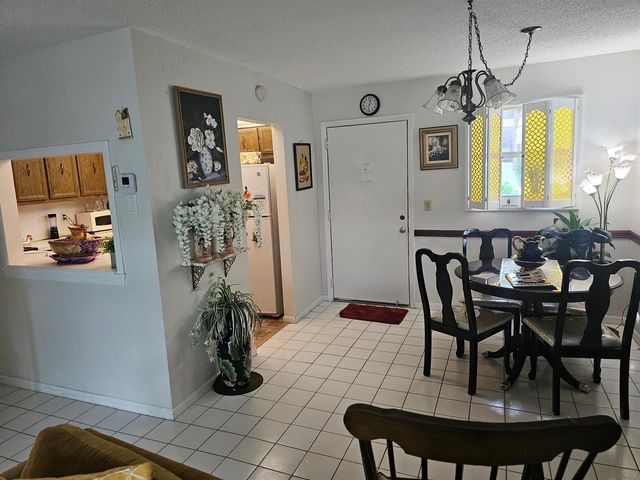 721 Lori Dr 105, Palm Springs, FL 33461