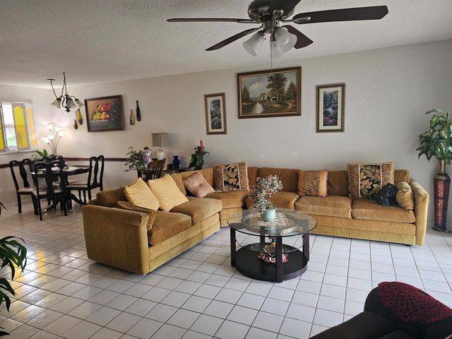 721 Lori Dr 105, Palm Springs, FL 33461