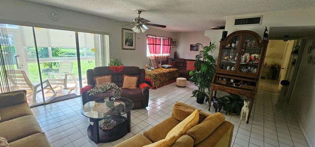 721 Lori Dr 105, Palm Springs, FL 33461