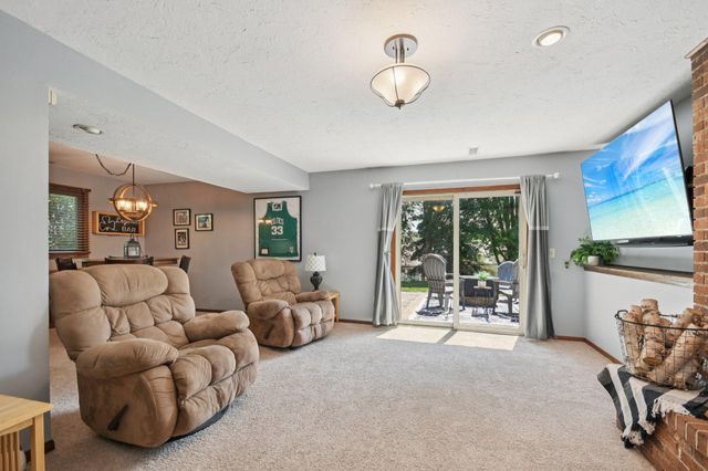 1718 13th Avenue W, Shakopee, MN 55379