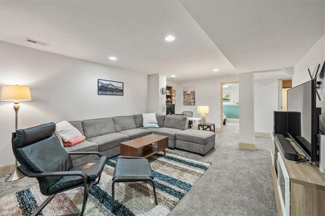 3901 NW Old Stagecoach Road, Kansas City, MO 64154