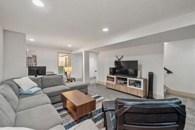3901 NW Old Stagecoach Road, Kansas City, MO 64154