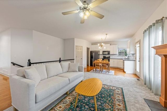3901 NW Old Stagecoach Road, Kansas City, MO 64154