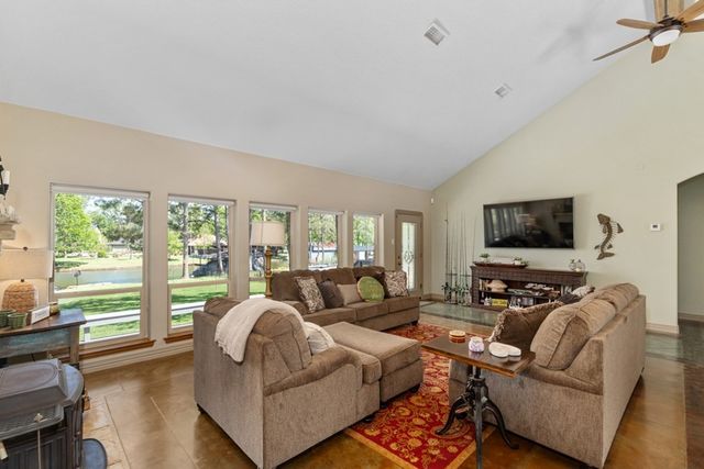 211 N Beverly Drive, Malakoff, TX 75148