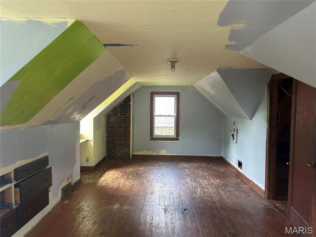 9015 McNulty Drive, St John, MO 63114