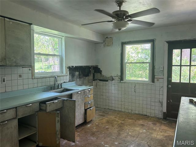 9015 McNulty Drive, St John, MO 63114