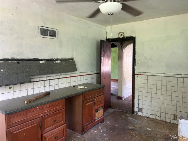 9015 McNulty Drive, St John, MO 63114