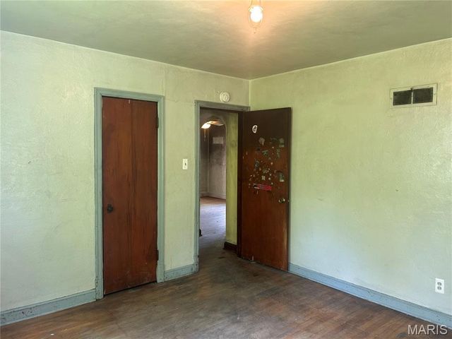 9015 McNulty Drive, St John, MO 63114