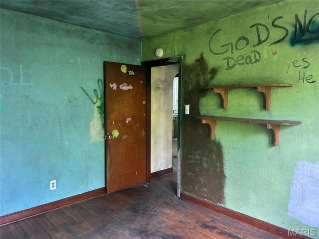 9015 McNulty Drive, St John, MO 63114