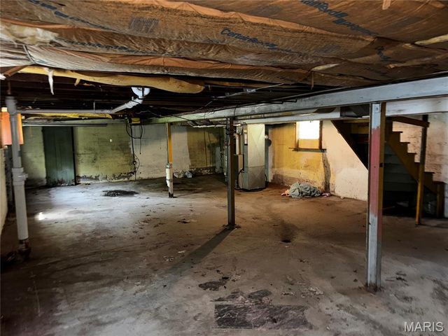 9015 McNulty Drive, St John, MO 63114