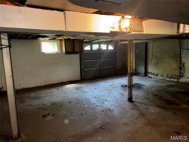 9015 McNulty Drive, St John, MO 63114