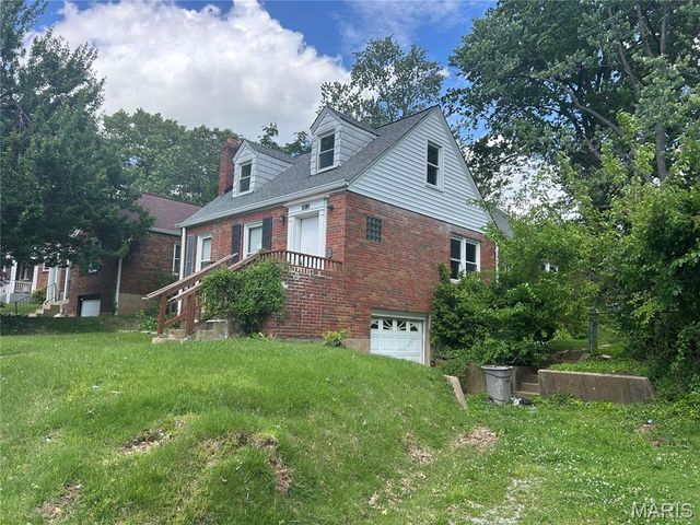 9015 McNulty Drive, St John, MO 63114