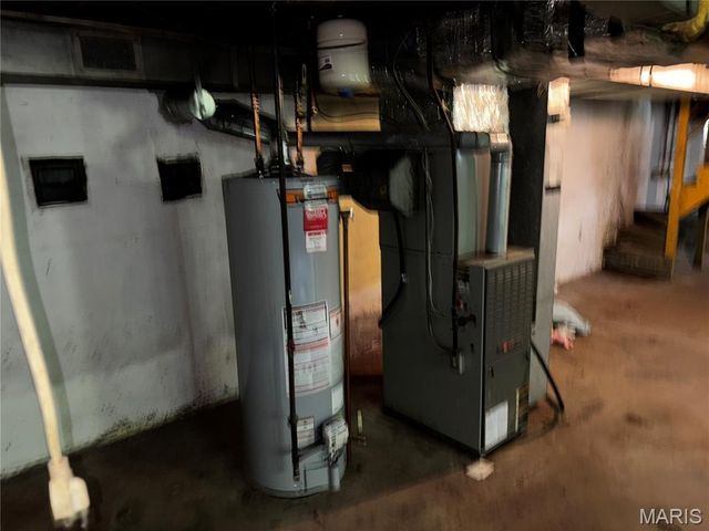 9015 McNulty Drive, St John, MO 63114