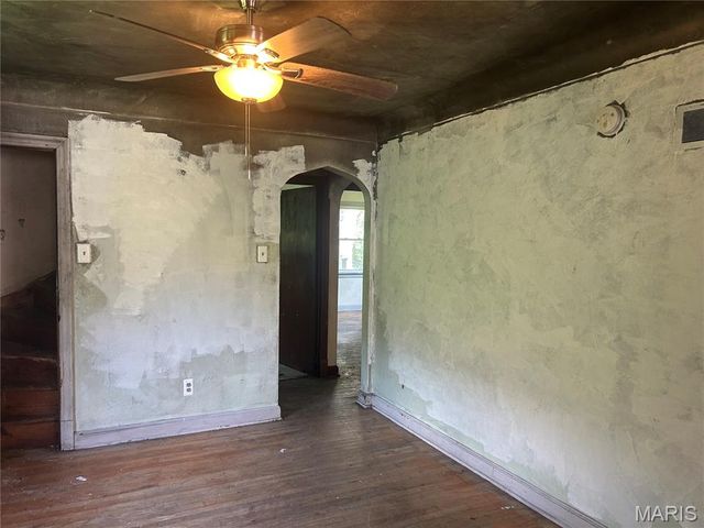 9015 McNulty Drive, St John, MO 63114