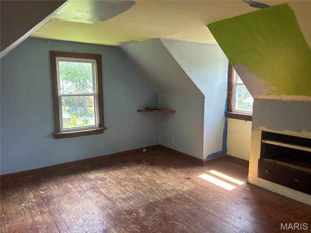 9015 McNulty Drive, St John, MO 63114