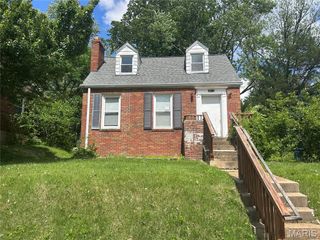 9015 McNulty Drive, St John, MO 63114