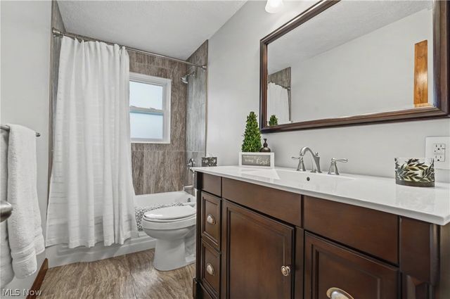 226 Helena Drive, Struthers, OH 44471