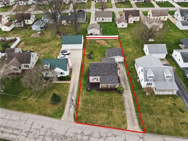 226 Helena Drive, Struthers, OH 44471