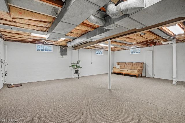 226 Helena Drive, Struthers, OH 44471