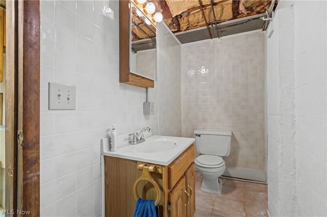 226 Helena Drive, Struthers, OH 44471