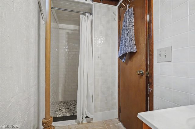 226 Helena Drive, Struthers, OH 44471