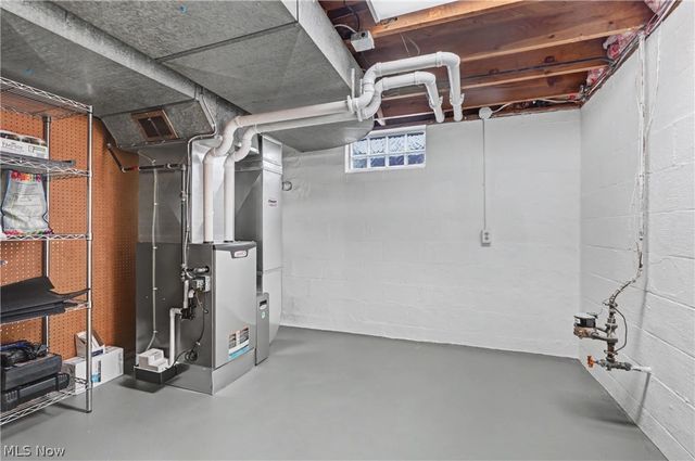 226 Helena Drive, Struthers, OH 44471